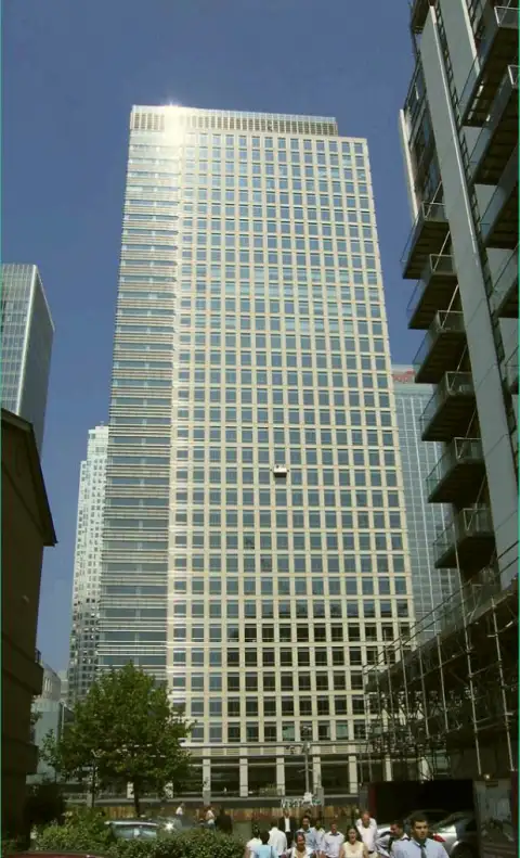 Вид со стороны на бизнес-центр, где расположен центральный офис АБЦ Групп